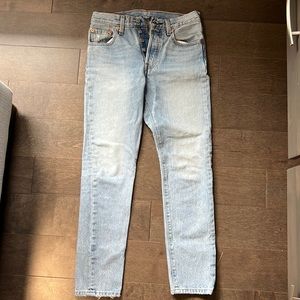 Aritzia Levi 501s